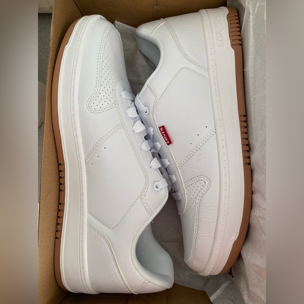 LEVI'S....MENS WHITE SNEAKERS CLASSIC DESIGN